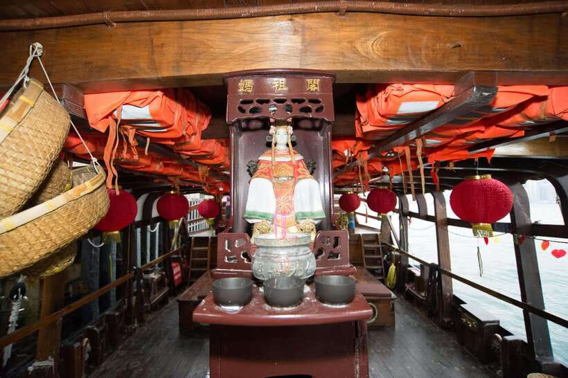 Hong Kong: Dukling, Antique Boat Tour in Victoria Harbour - Who should book Dukling?