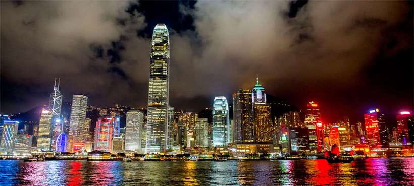 Hong Kong: Victoria Harbor Symphony Unlimited Drink Cruise - Practical timing and weather advice