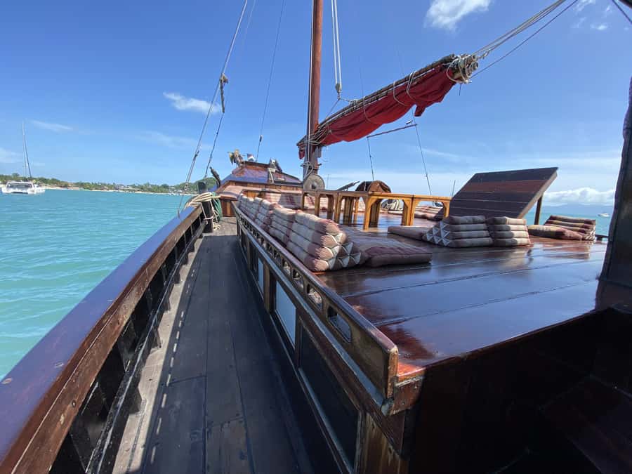 Hua Hin: Full-Day Trip to Sam Roi Yot by Sail Boat - Sailing south toward Dolphins Bay