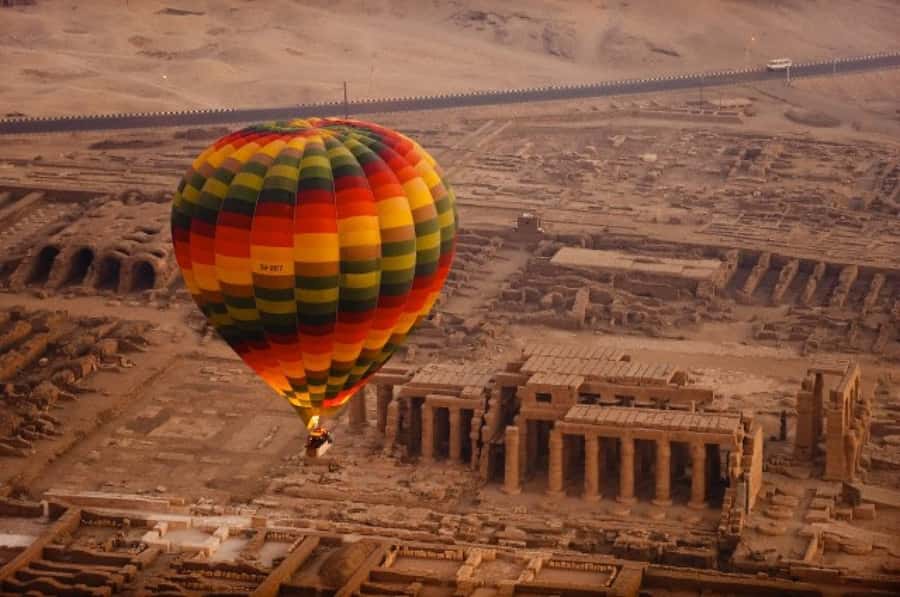 Hurghada: 2-Day Luxor Tour with Hotel, Balloon, & Boat Ride - The essential points at a glance