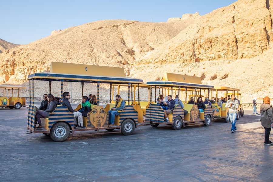 Hurghada: 2-Day Luxor Tour with Hotel, Balloon, & Boat Ride - Camels, villages, and a final Egyptian lunch