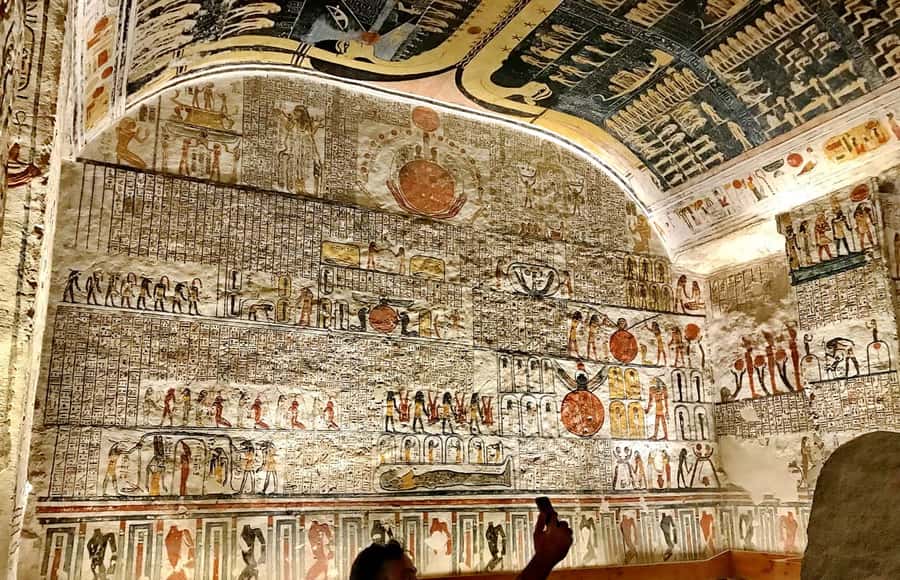 Hurghada: 2-Day Luxor Tour with Hotel, Balloon, & Boat Ride - Guide quality, language, and shopping stops