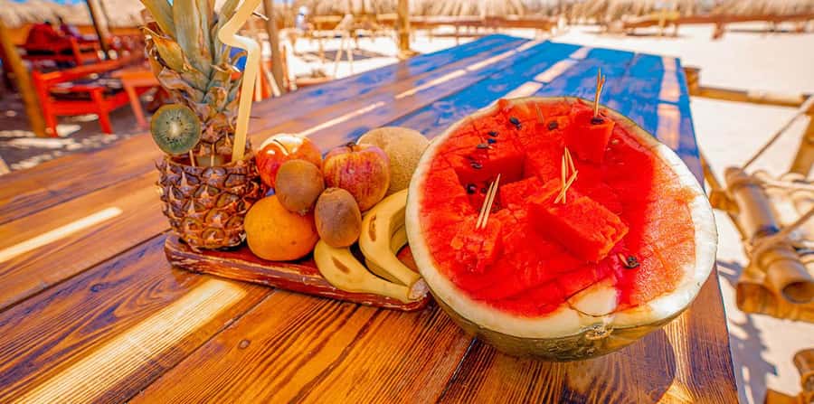 Hurghada: Hula Hula Island Boat Trip with Snorkeling & Lunch - Photos, music, and the social side of the trip