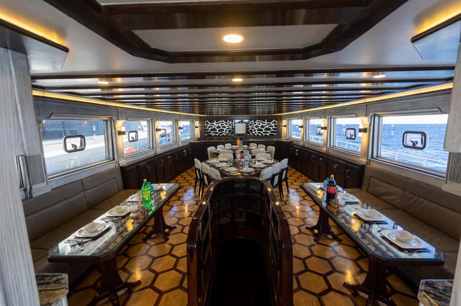 Hurghada: Royal Luxury VIP Cruise to Orange Bay with Lunch - Buffet lunch with a practical choice of food