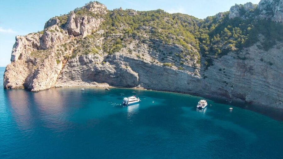 Ibiza: Cala Salada & North Cruise with Drinks & Snorkeling - Ses Margalides and the north coast by catamaran