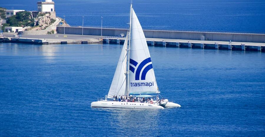 Ibiza: Catamaran Cruise to Formentera with Meal and Drinks - Practical comfort on a sunny day