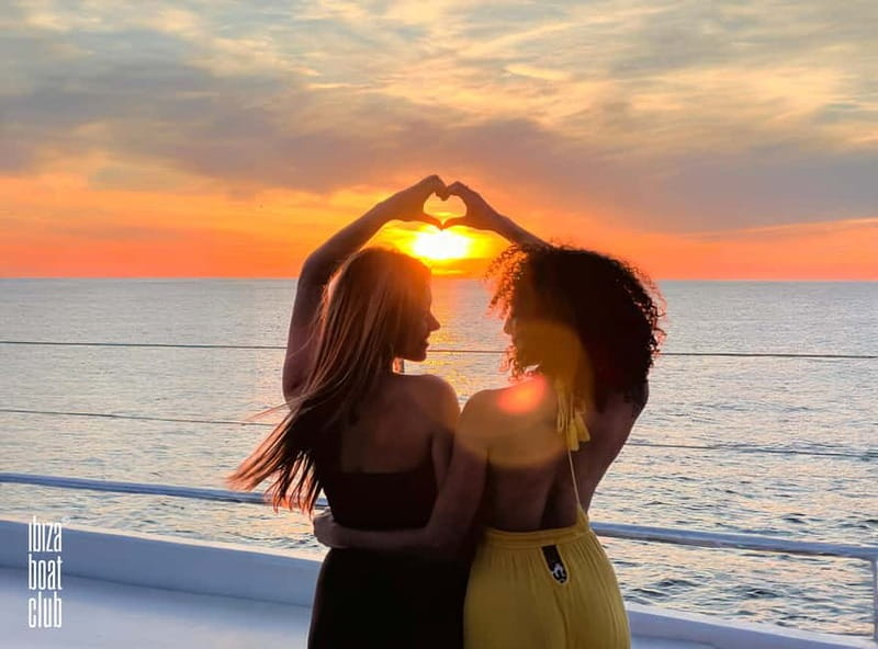 Ibiza: Formentera Sunset Boat Part with Drinks and Food - Coffee, brunch, and a first swim