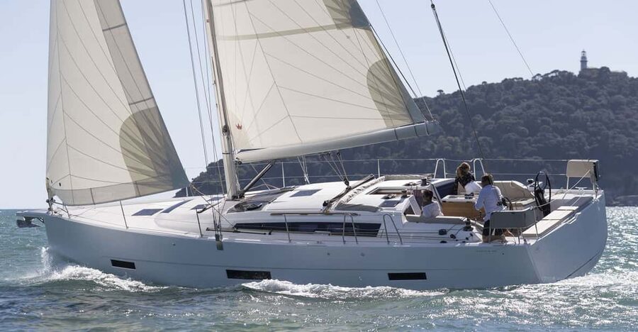 Ibiza: Midday or Sunset Sailing with Snacks and Open Bar - Meeting the crew and settling aboard