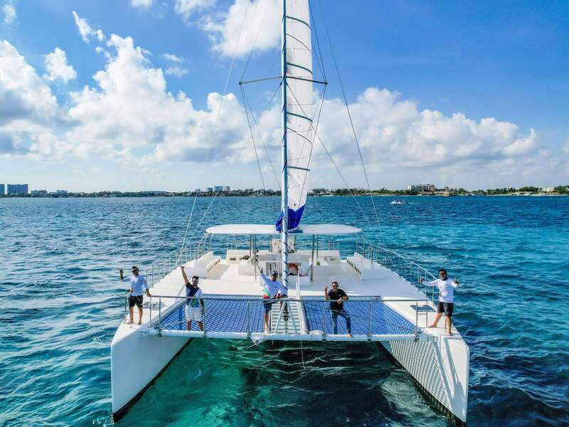 Isla Mujeres: Catamaran with Open Bar, Snorkeling and Lunch - Who should book this day trip?