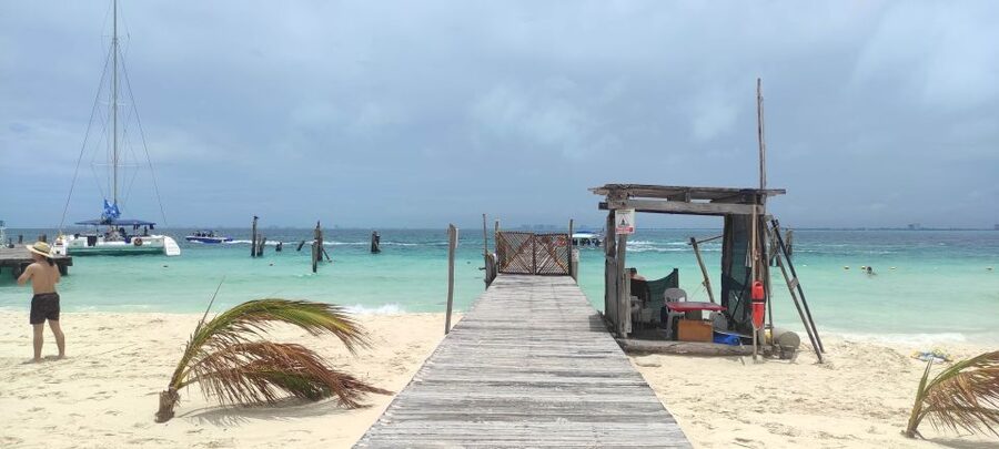 Isla Mujeres: Catamaran with Open Bar, Snorkeling and Lunch - The 20 to 30 minute snorkeling stop