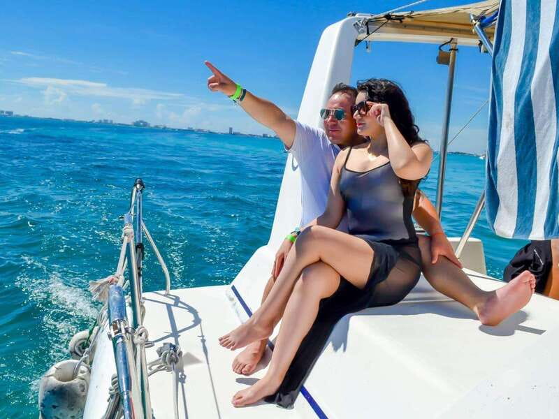 Isla Mujeres: Catamaran with Open Bar, Snorkeling and Lunch - The ride back and the final hour
