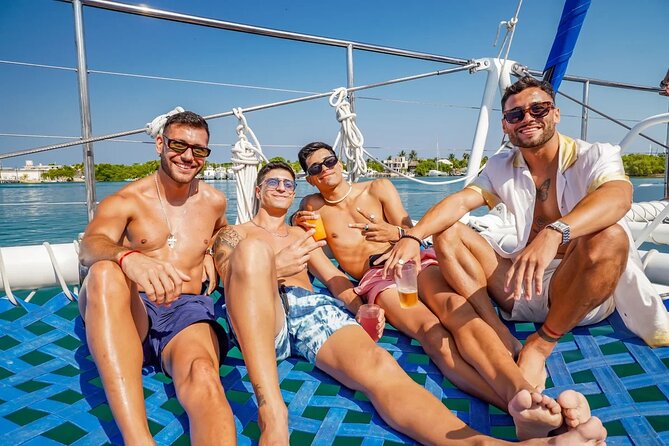 Isla Mujeres Cruise with Beach Club, Snorkel, Lunch and Open Bar - El Meco reef and the snorkeling stop