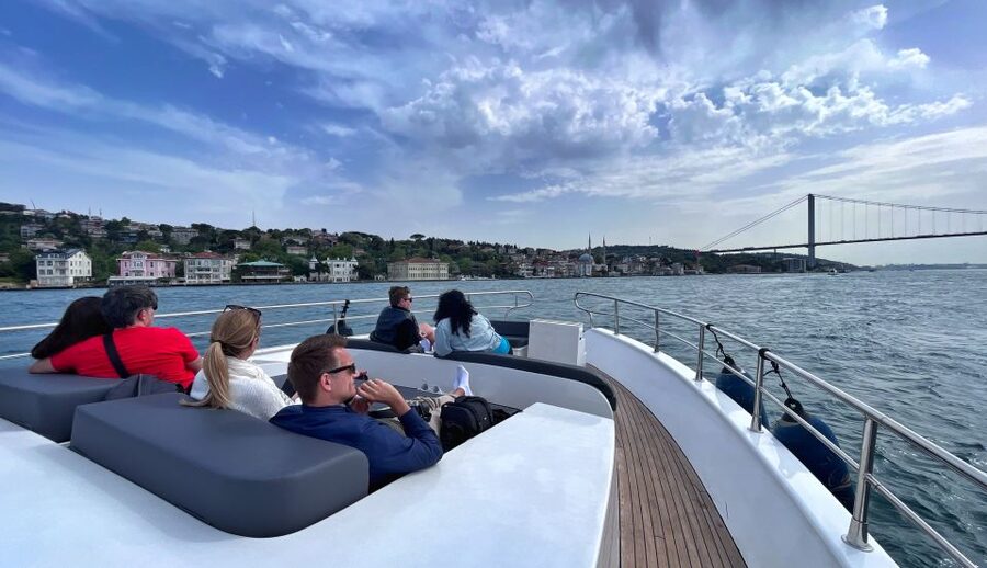 Istanbul: Bosphorus Cruise with Stopover on the Asian Side - What the yacht is really like