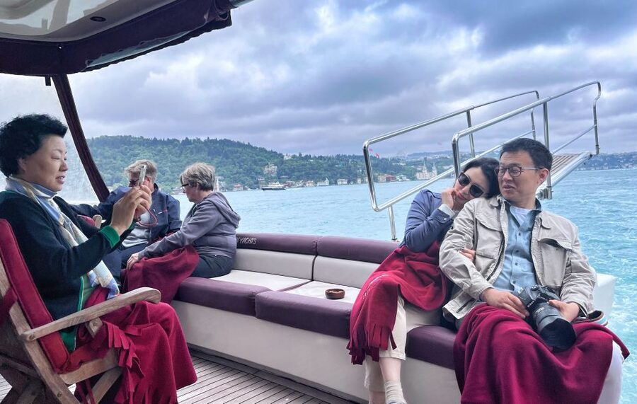 Istanbul: Bosphorus Cruise with Stopover on the Asian Side - Arnavutkoy, Bebek, and the first bridge views