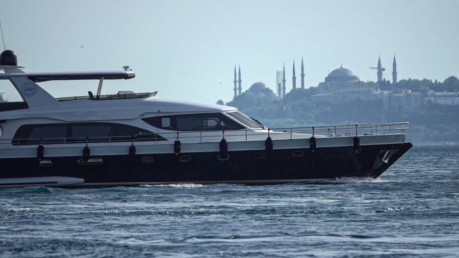 Istanbul: Bosphorus Cruise with Stopover on the Asian Side - Maiden’s Tower and the final approach