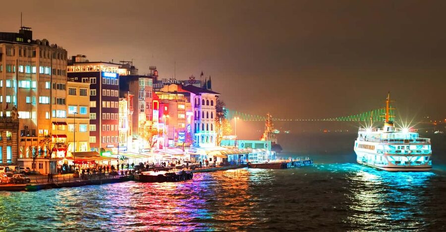 Istanbul: Bosphorus Dinner Cruise Incl. Drinks with Transfer - Why a night on the Bosphorus works so well