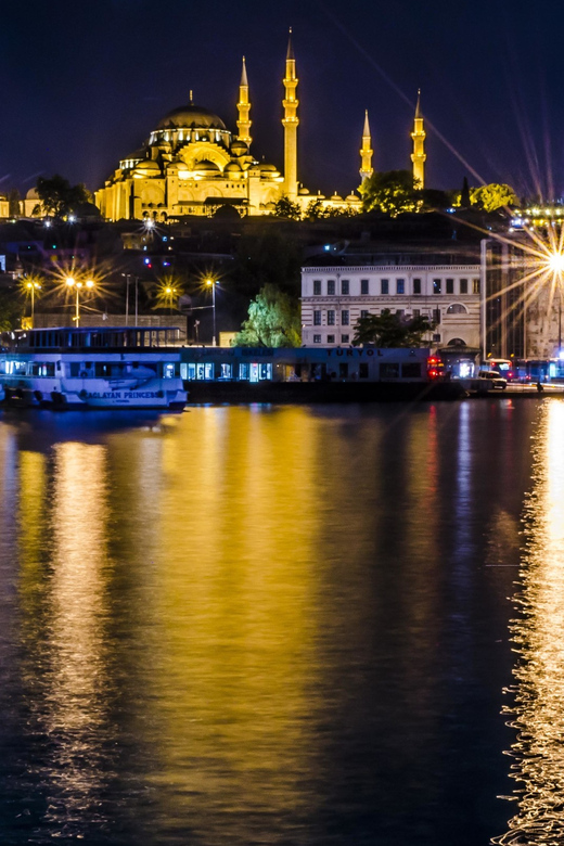 Istanbul: Bosphorus Dinner Cruise Incl. Drinks with Transfer - The dinner: filling and practical, not fine dining