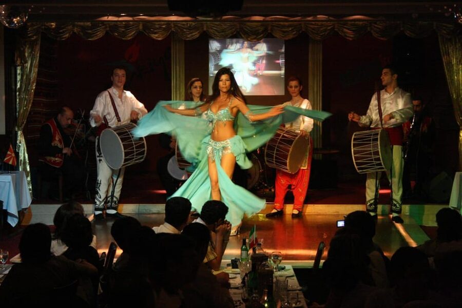 Istanbul: Bosphorus Dinner Cruise Incl. Drinks with Transfer - The bridges, fortresses, and Asian shore