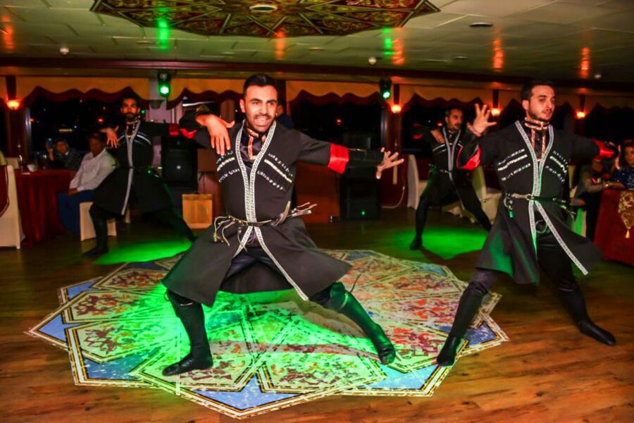 Istanbul: Bosphorus Dinner Cruise w/ Drinks & Entertainment - Dinner, drinks, and table arrangements