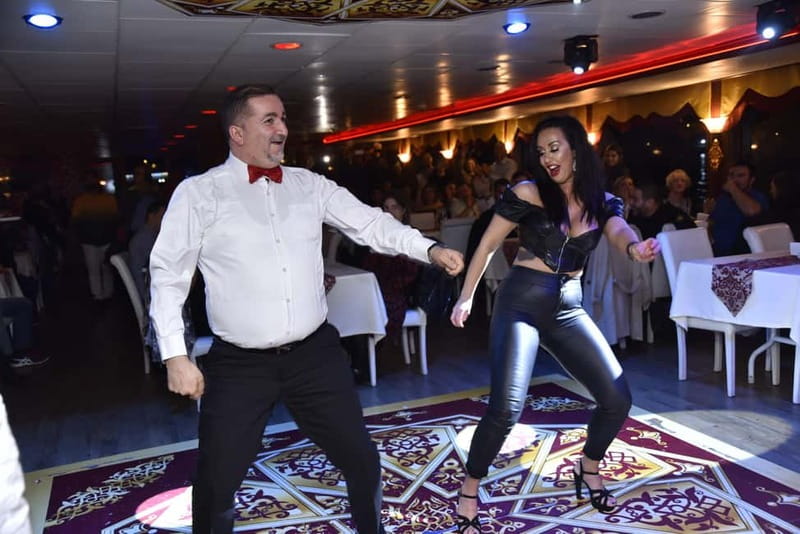 Istanbul: Bosphorus Dinner Cruise with Turkish Night Show - Dinner with Turkish appetizers and four main dishes