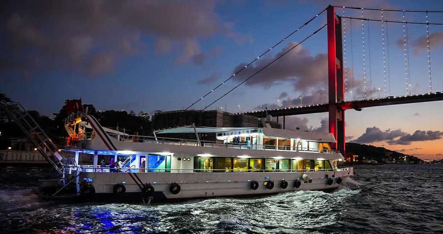 Istanbul: Bosphorus & Golden Horn Cruise Daytime or Sunset - Why the Bosphorus is the real star