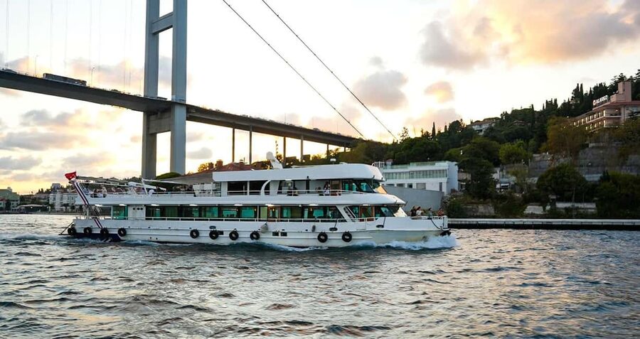 Istanbul: Bosphorus & Golden Horn Cruise Daytime or Sunset - What you see from the Golden Horn
