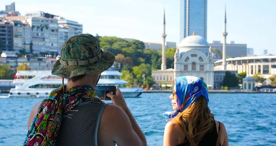 Istanbul: Bosphorus & Golden Horn Cruise Daytime or Sunset - What the boat is like