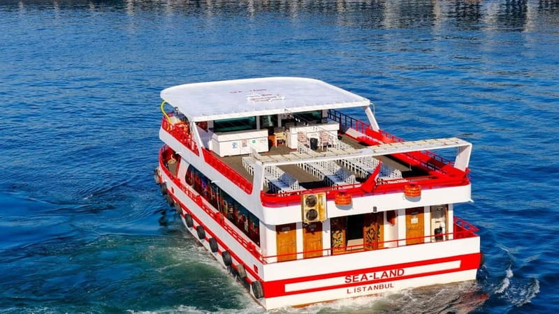 Istanbul: Bosphorus Sightseeing Cruise Tour with Audio Guide - Anadolu Hisarı and the Asian-side shoreline