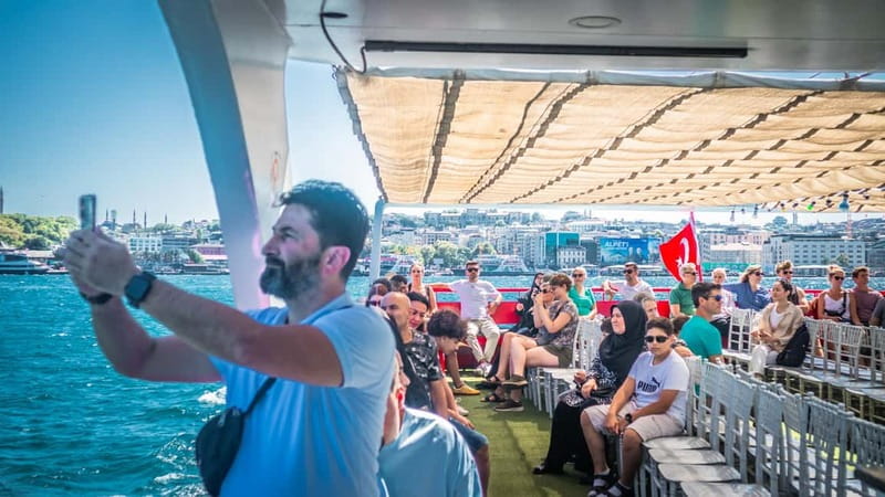 Istanbul: Bosphorus Sightseeing Cruise Tour with Audio Guide - Maiden’s Tower and the ride back to Eminönü