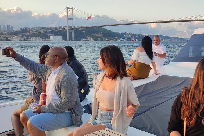 Istanbul Bosphorus Sunset Cruise on Luxury Yacht - Üsküdar, Maiden’s Tower, and the return toward the Golden Horn