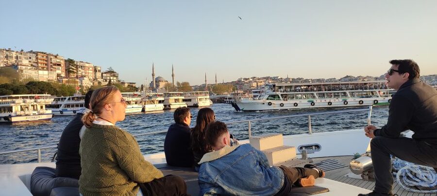 Istanbul: Bosphorus Sunset Cruise on Yacht with Live Guide - Why a sunset cruise works so well in Istanbul