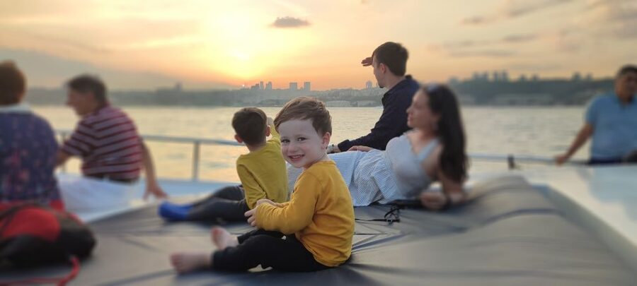 Istanbul: Bosphorus Sunset Cruise on Yacht with Live Guide - Sailing past Dolmabahçe Palace and Çırağan Palace