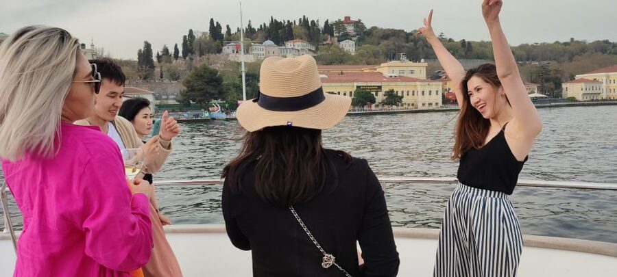 Istanbul: Bosphorus Sunset Cruise on Yacht with Live Guide - Maiden’s Tower at sunset