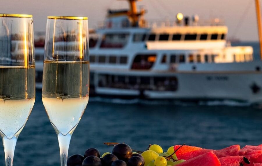 Istanbul: Bosphorus Sunset Cruise with Drinks & Snack - Why this short cruise works so well