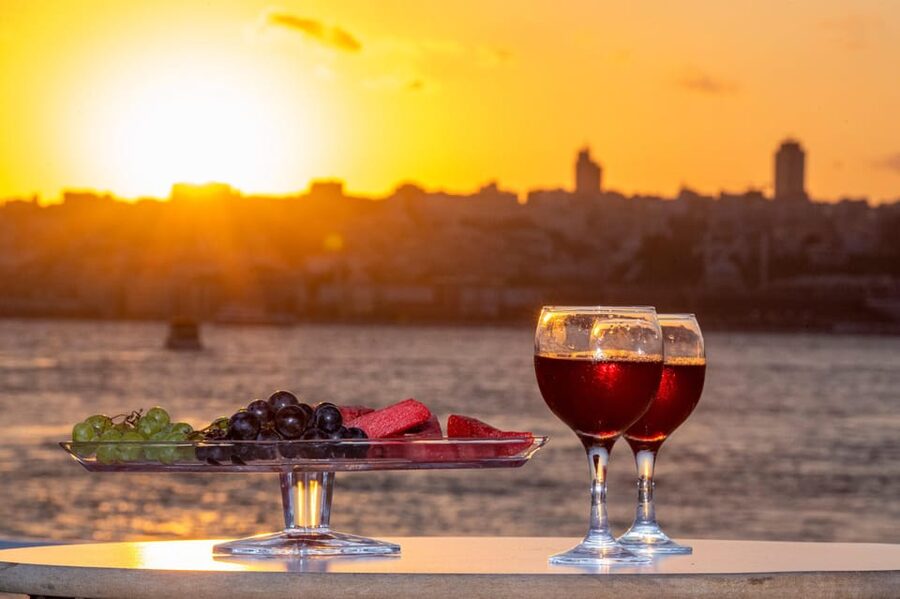 Istanbul: Bosphorus Sunset Cruise with Drinks & Snack - Beylerbeyi Palace and the return past the old city