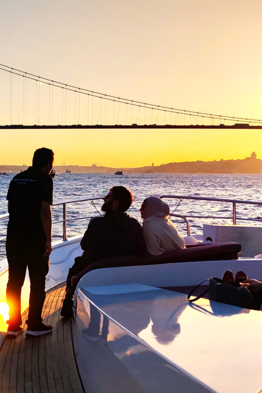 Istanbul: Bosphorus Sunset Yacht Cruise with Live Guide - Golden Horn, Galata Bridge, and the return to the city