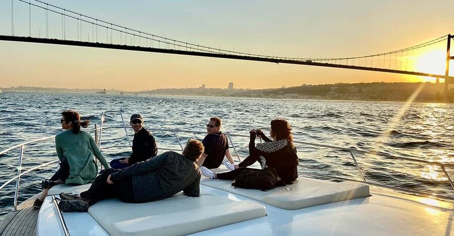 Istanbul: Bosphorus Yacht Cruise at Sunset with Snacks - Bridges, Villas, and the European Shore