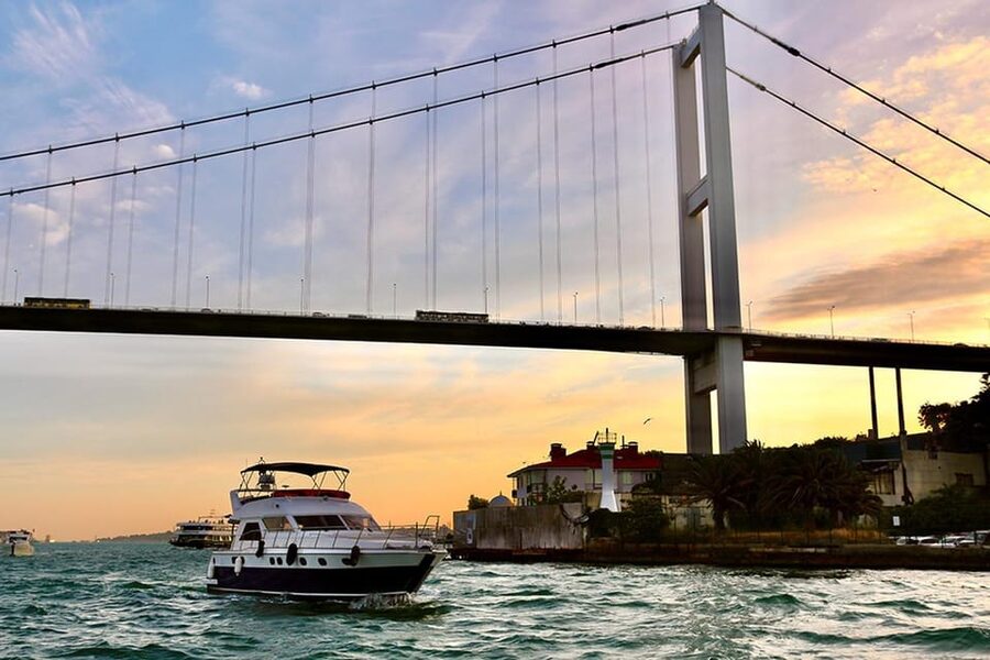 Istanbul: Bosphorus Yacht Cruise at Sunset with Snacks - Should You Book the Istanbul Sunset Yacht Cruise?