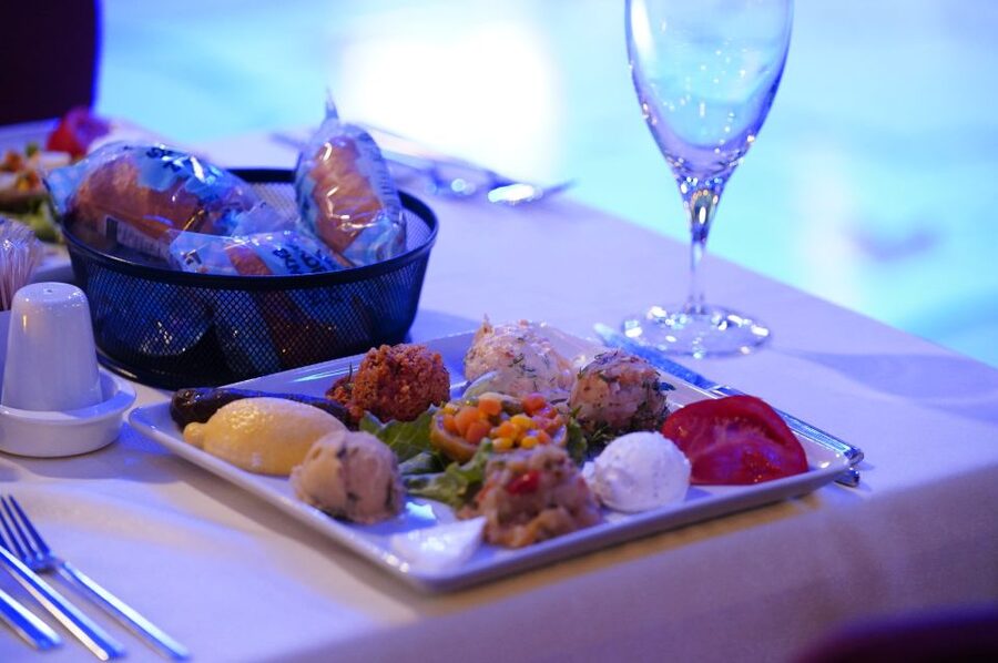 Istanbul: Dinner Cruise and Entertainment with Private Table - Dolmabahçe Palace and Ortaköy from the water