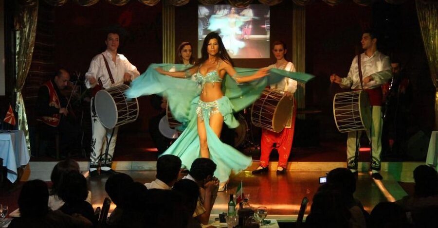 Istanbul: Dinner Cruise on the Bosphorus - What dinner is like on board