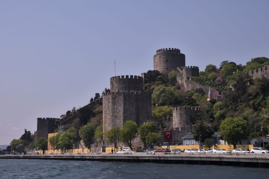 Istanbul: Explore Bosphorous on a Sunset Boat Cruise - Rumeli Hisarı marks the turning point
