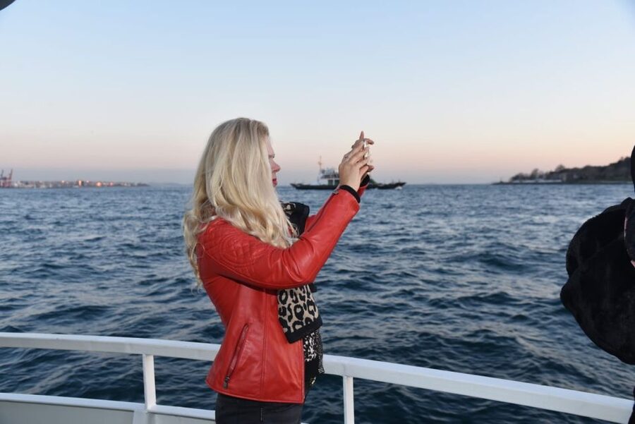 Istanbul: Explore Bosphorous on a Sunset Boat Cruise - The Asian coast: Anadolu Hisarı to Beylerbeyi