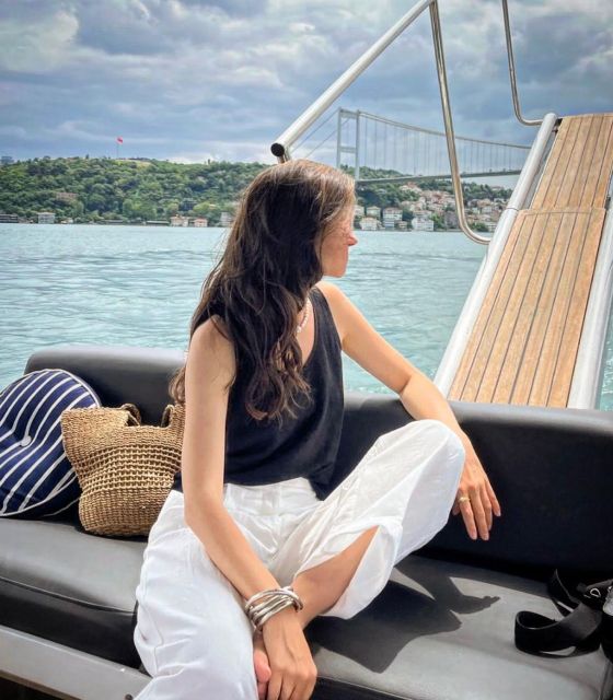 Istanbul: Sunset or Day Small-Group Yacht Cruise with Snacks - Kuleli, Beylerbeyi Palace, and the Asian shore