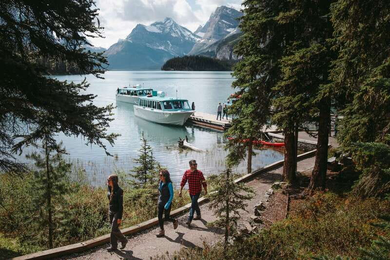Jasper National Park: Maligne Lake Cruise With Guide - The Ride Across Maligne Lake
