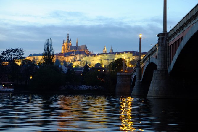 Jazz Boat: Popular LIVE JAZZ dinner cruise - Dinner: useful, pleasant, and not the whole point