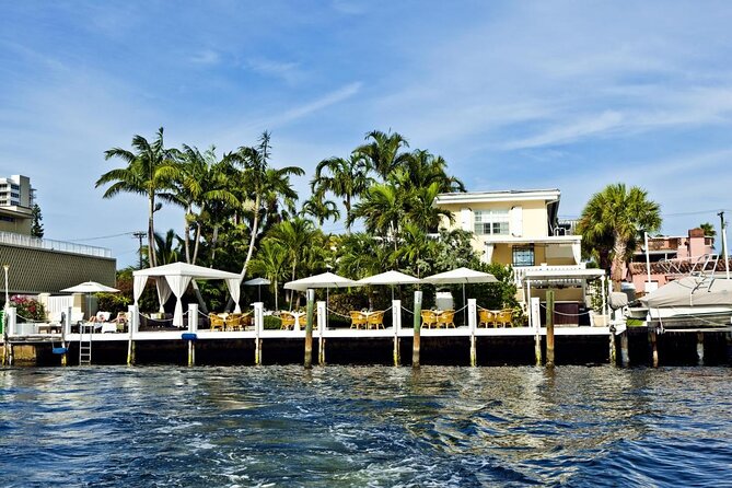 Jungle Queen Riverboat 90-Minute Narrated Sightseeing Cruise in Fort Lauderdale - Key points at a glance