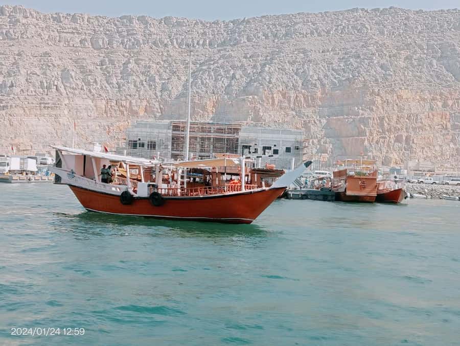 Khasab: Half-Day Dhow Cruise, Dolphin Watching, & Snorkeling - The Crew Makes a Noticeable Difference