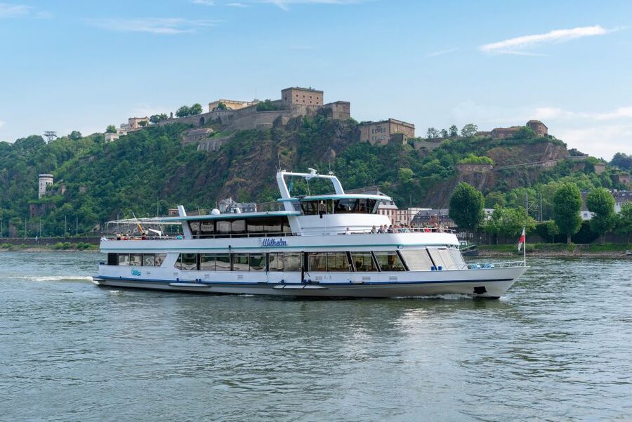 Koblenz: Old Town Sightseeing Cruise along the Rhine - Niederwerth and Vallendar from the deck