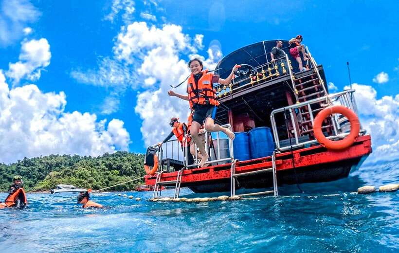 Koh Chang: 3 or 4 Islands Snorkel & Beach Tour by Big Boat - The 3 Island Route: Koh Wai and Beyond