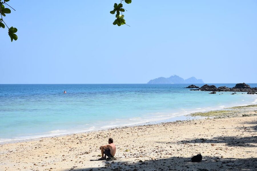 Koh Lanta: 4 Islands and Emerald Cave Tour by Longtail Boat - What the $35 price really includes
